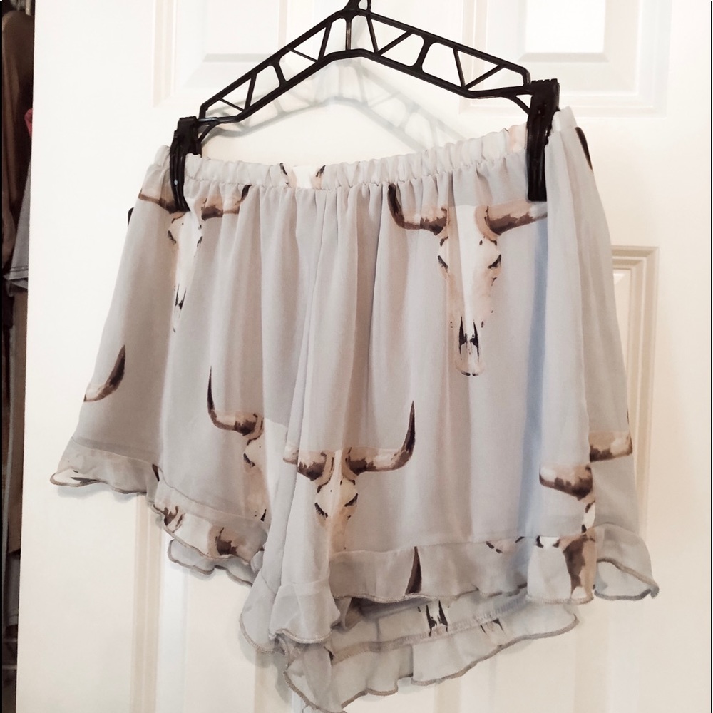 Ltgrey/ Taupe shorts! Super cute- NEVER BEEN WORN!